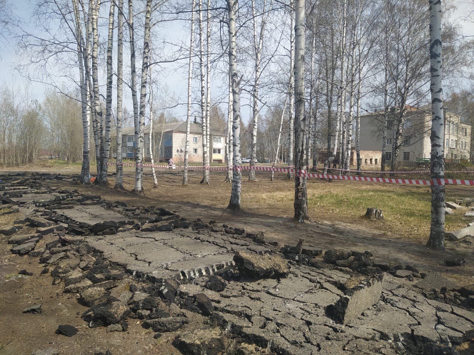 Сквер (парк) в НГСС у памятника Воинам Великой Отечественной войны